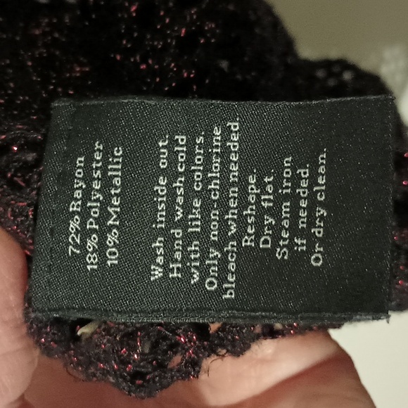 Rock & Republic XL Soft Open Weave With Red Metallic Thread - Picture 5 of 5